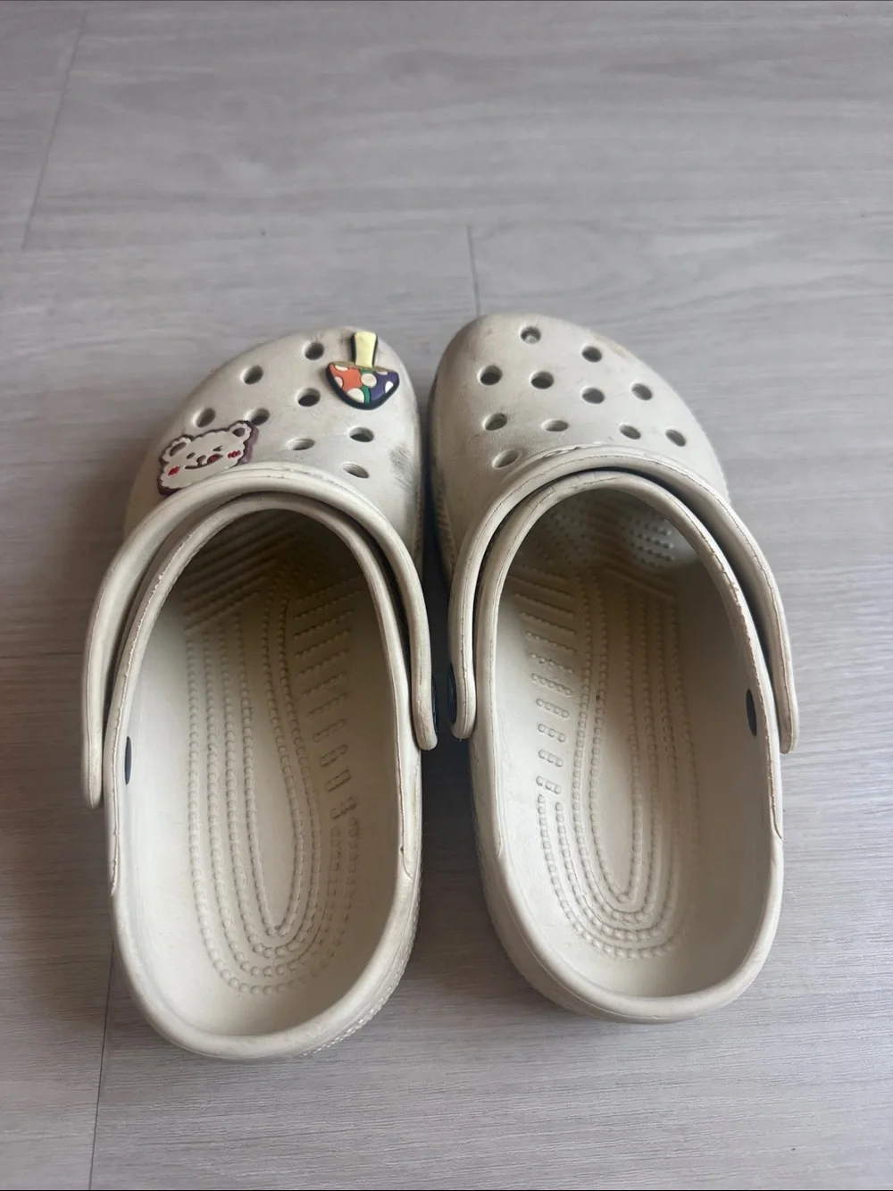 CROCS Kids Classic Clog in Off-White with Charms